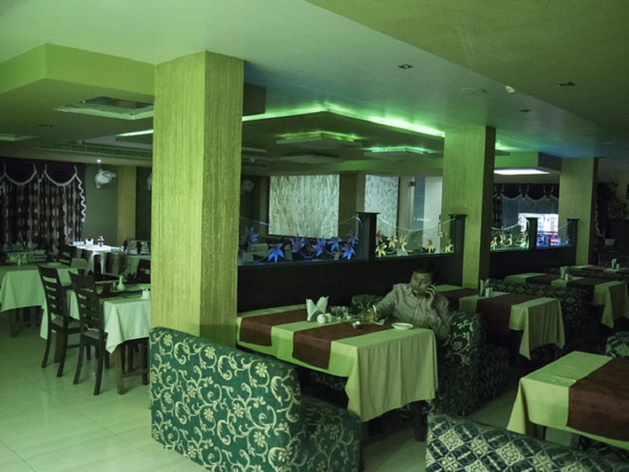 Hotel Sunshine Baharampur Extérieur photo