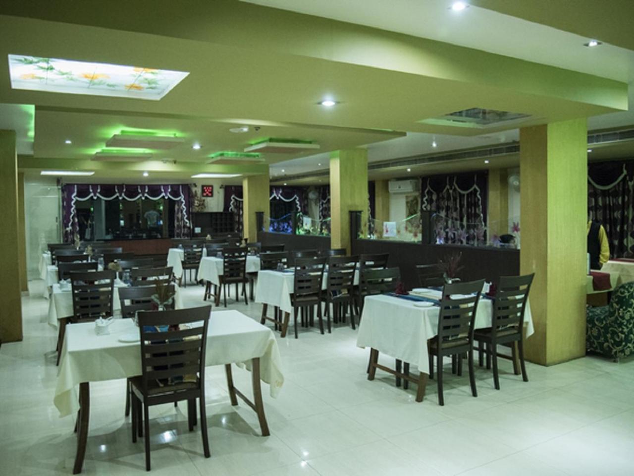 Hotel Sunshine Baharampur Extérieur photo