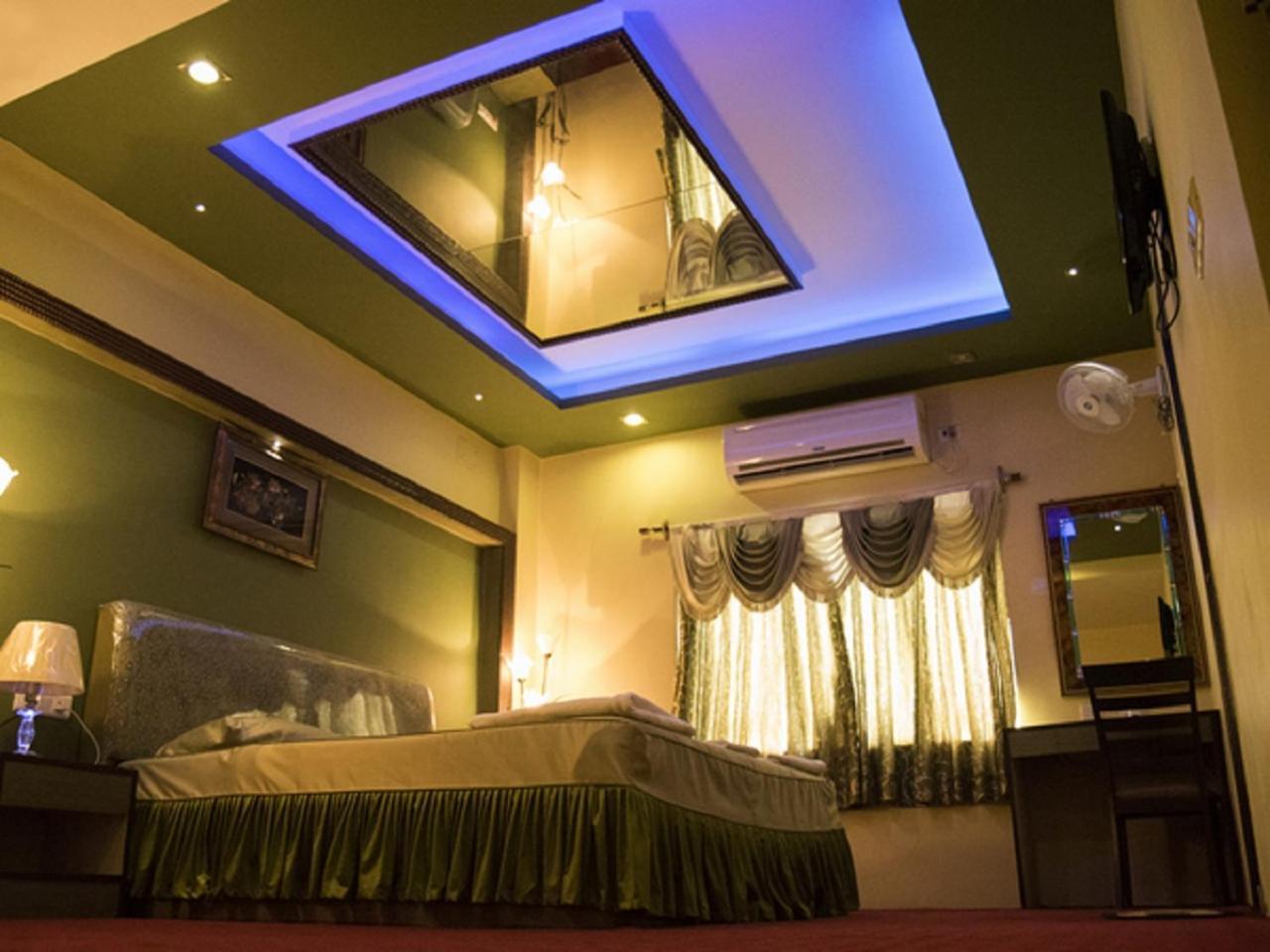 Hotel Sunshine Baharampur Extérieur photo