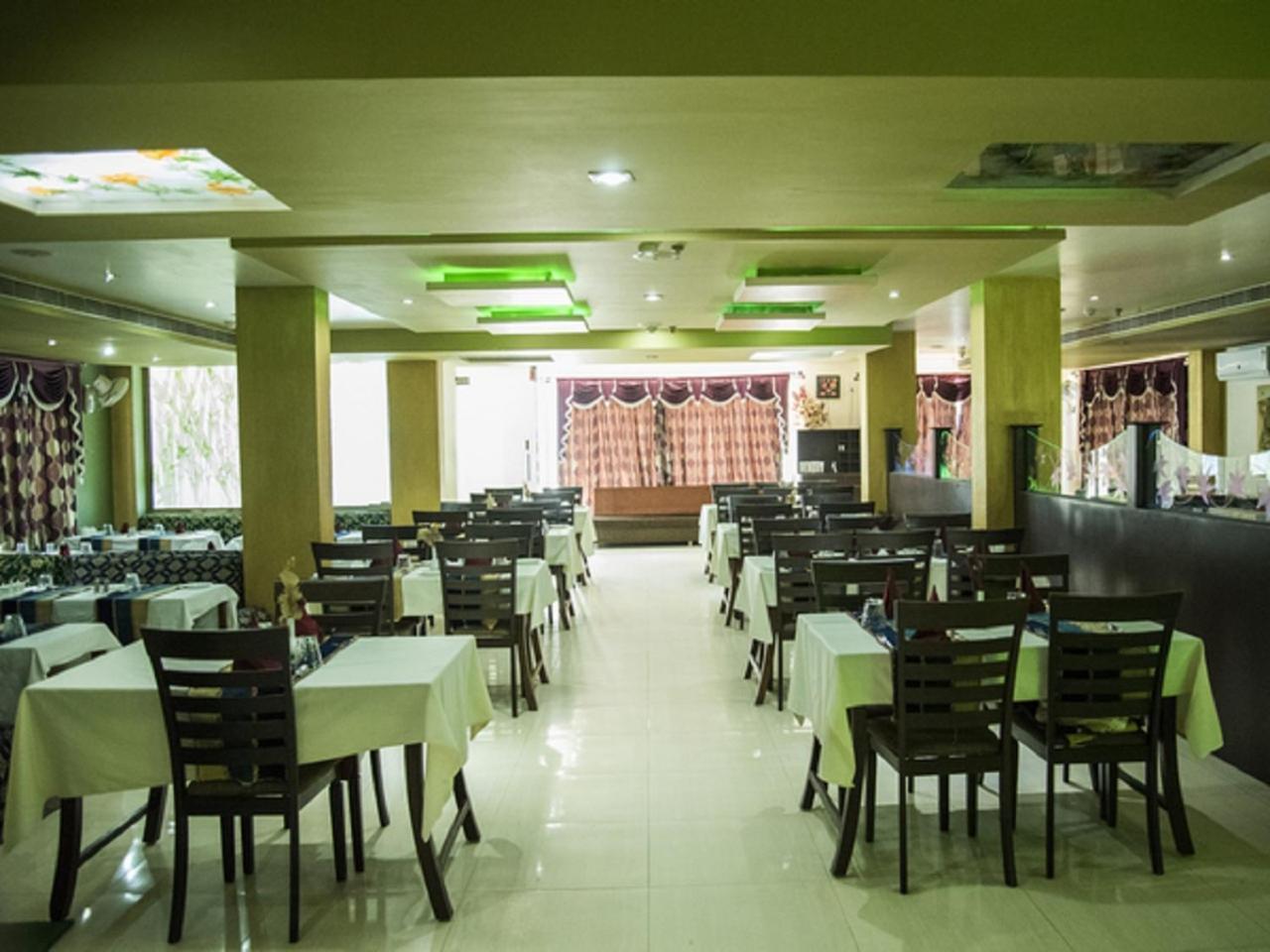 Hotel Sunshine Baharampur Extérieur photo